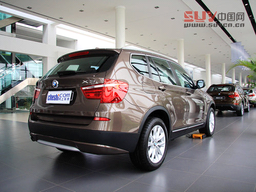 寶馬(進口) 2.0T AT 車輛右側尾部視角