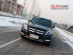 欲購車型：奔馳GLK，良好的通過性、小硬派，女生開很cool~！