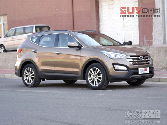 現(xiàn)代全新勝達(dá)  2013款 2.4AT 四驅(qū)尊貴型(DLX 7座)