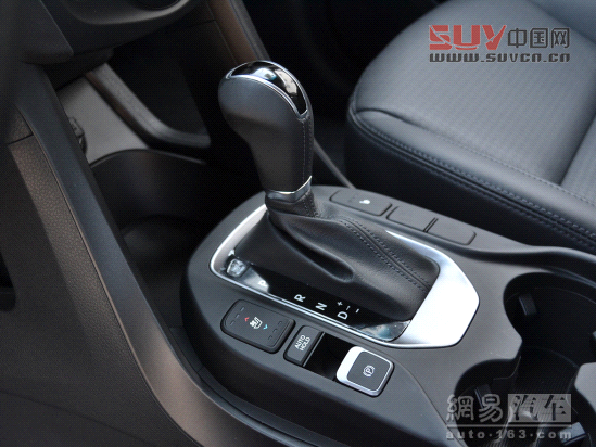 現(xiàn)代全新勝達(dá)  2013款 2.4AT 四驅(qū)尊貴型(DLX 7座)