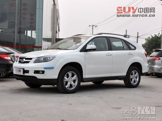 比亞迪S6左前45度