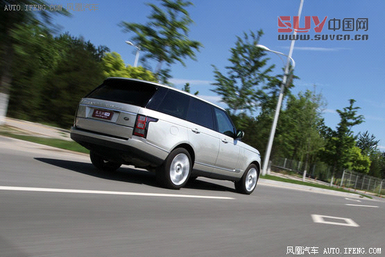 媒體測試路虎攬勝5.0L NA 索利赫爾城堡