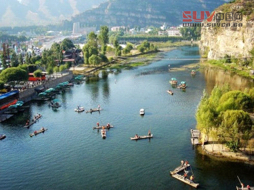 家人一起戶外燒烤 邊吃邊玩邊娛樂