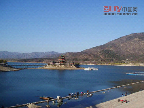 家人一起戶外燒烤 邊吃邊玩邊娛樂