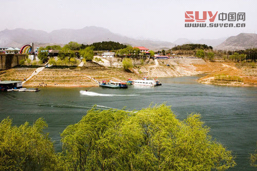 家人一起戶外燒烤 邊吃邊玩邊娛樂