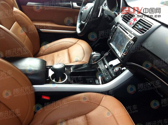 作為一家在國內專注于打造SUV車型的企業，長城汽車算是自主品牌中SUV車型的專家。所以，其新推出的SUV車型都會受到市場的關注。日前，我們就獲得了一組長城旗下目前定位最高的哈弗H8的無偽測試諜照。從諜照沒有偽裝的情況來看，這款長城汽車的SUV新旗艦即將正式發布到來。