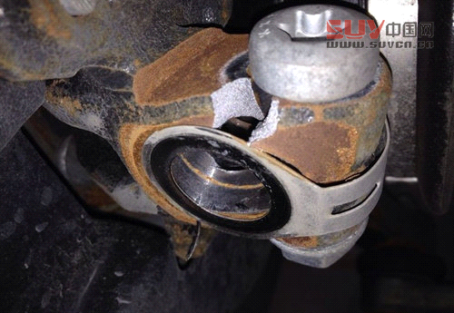 又驚又險 福特翼虎SUV行駛途中突然斷軸