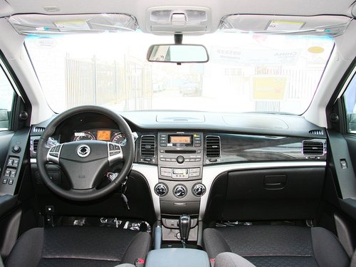 雙龍汽車(chē) 2.0L 自動(dòng) 中控臺(tái)整體