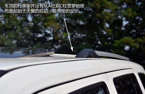 深具復(fù)古風(fēng)格 試Jeep自由客豪華導(dǎo)航版