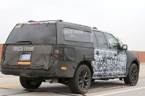 福特全尺寸SUV路試諜照亮相