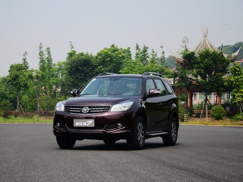 海馬汽車  2.0L 手動(dòng) 車輛左前45度視角