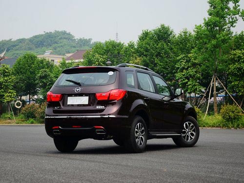 海馬汽車  2.0L 手動(dòng) 車輛右側(cè)尾部視角