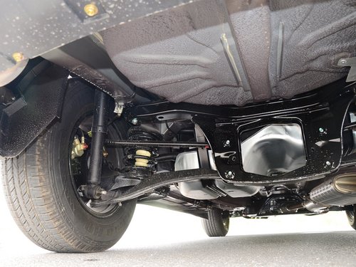 海馬汽車  2.0L 手動(dòng) 后懸架特寫