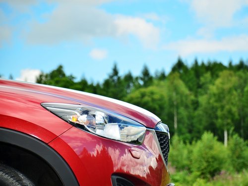 長安馬自達(dá)  2.5L 自動(dòng) 車輛右前大燈正側(cè)視角