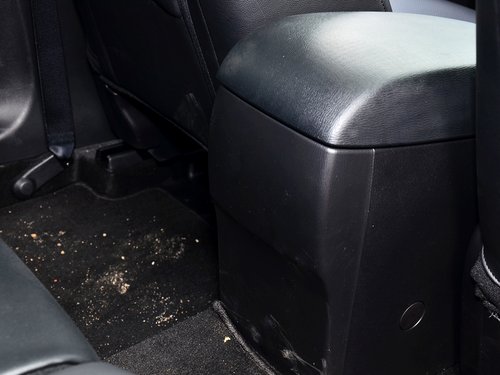 長安馬自達(dá)  2.5L 自動(dòng) 前排座椅中央后方整體