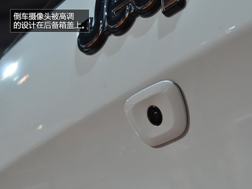 獨(dú)具未來感 Jeep自由光豪華版車展實(shí)拍