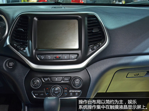 獨(dú)具未來感 Jeep自由光豪華版車展實(shí)拍