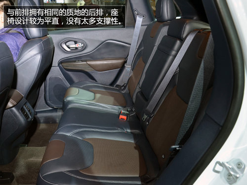 獨(dú)具未來感 Jeep自由光豪華版車展實(shí)拍