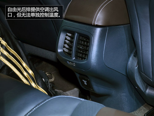 獨(dú)具未來感 Jeep自由光豪華版車展實(shí)拍