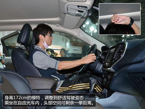 獨(dú)具未來感 Jeep自由光豪華版車展實(shí)拍