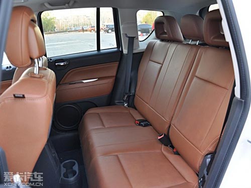 Jeep指南者對(duì)比三菱歐藍(lán)德