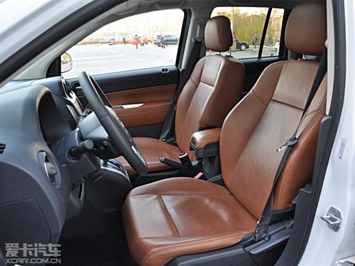 Jeep指南者對(duì)比三菱歐藍(lán)德