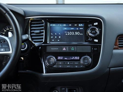 Jeep指南者對(duì)比三菱歐藍(lán)德