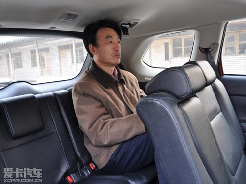 Jeep指南者對(duì)比三菱歐藍(lán)德