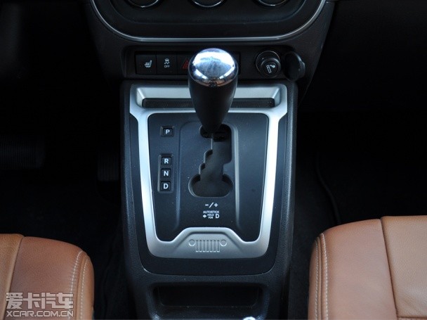 Jeep指南者對(duì)比三菱歐藍(lán)德