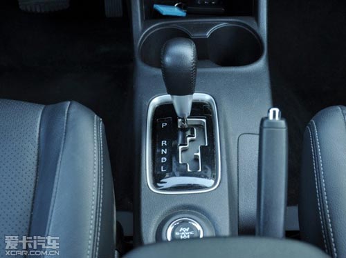 Jeep指南者對(duì)比三菱歐藍(lán)德