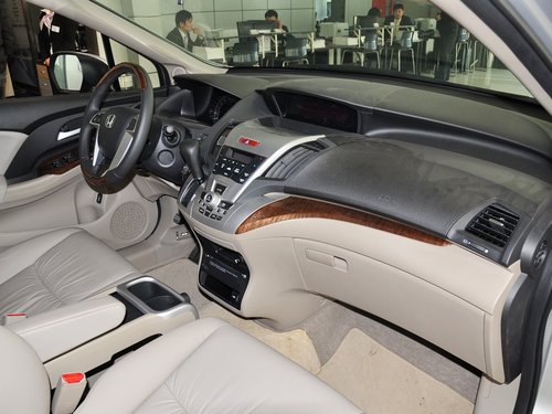 廣汽本田 2.4L 自動 中控臺右側