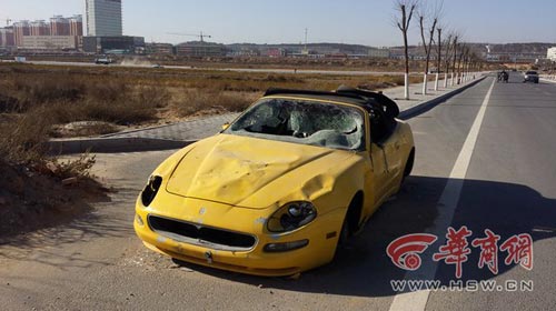 這輛價值百萬元的跑車，如今落魄到這份田地 本報記者李敏攝