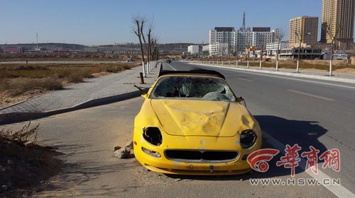 這輛價值百萬元的跑車，如今落魄到這份田地 本報記者李敏攝