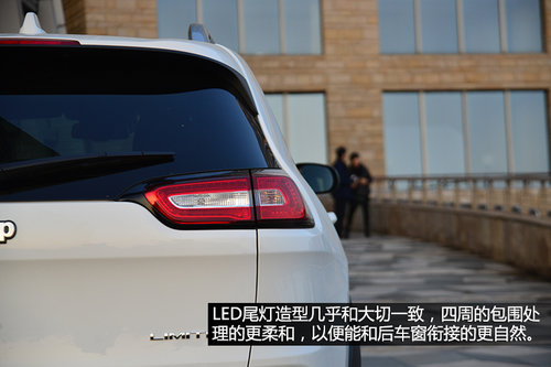 強(qiáng)有力的對(duì)手 試駕Jeep自由光2.4L 9速