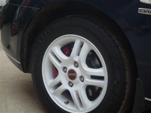 如何有效地修補(bǔ)輪轂刮痕 六步輕松解決