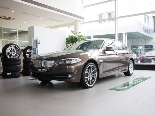 華晨寶馬 3.0T 自動 車輛左前45度視角