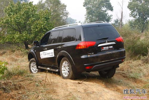 三菱 帕杰羅勁暢 實拍 評測 圖片