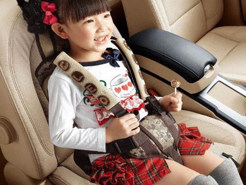 兒童乘車八大錯誤方式 懷抱寶寶易受傷