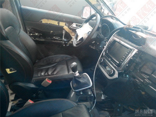 接近H8內(nèi)飾 哈弗H7量產(chǎn)版車型諜照曝光