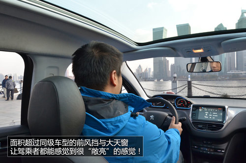 東風標致新2008-SUV內飾國內首拍 敞亮！