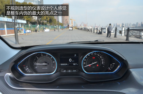 東風標致新2008-SUV內飾國內首拍 敞亮！