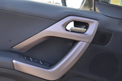 東風標致新2008-SUV內飾國內首拍 敞亮！