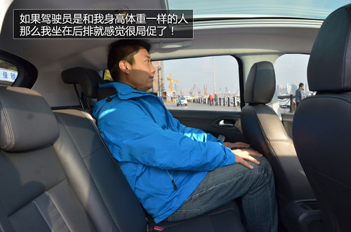 東風標致新2008-SUV內飾國內首拍 敞亮！