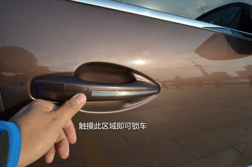 東風標致新2008-SUV內飾國內首拍 敞亮！