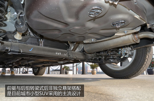 東風標致新2008-SUV內飾國內首拍 敞亮！