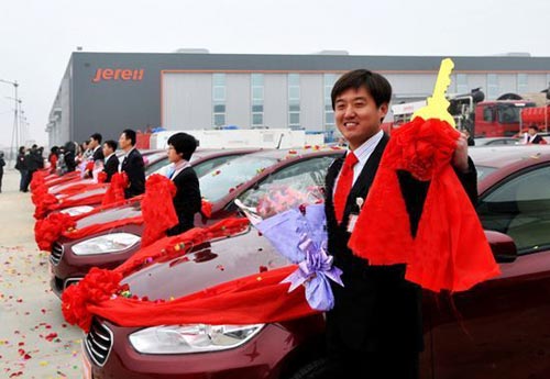 奔馳凱迪拉克當年終獎 你的老板發什么?