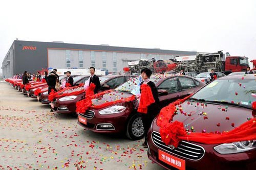 奔馳凱迪拉克當年終獎 你的老板發什么?