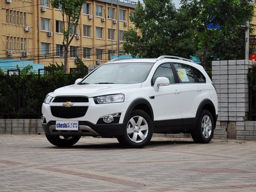 雪佛蘭 2.4L 自動 車輛左前45度視角