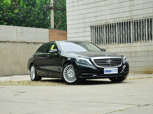 奔馳(進(jìn)口) S500L 車輛右側(cè)45度角