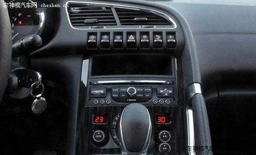 時尚+多配 四款合資品牌城市型SUV推薦 東風日產奇駿,長安福特翼虎,東風標致3008,一汽豐田RAV4